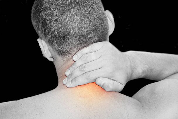 Osteocondroza coloanei cervicale la un bărbat